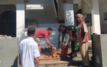 Sinergi Babinsa dan Warga Wujudkan Masjid Lebih Nyaman
