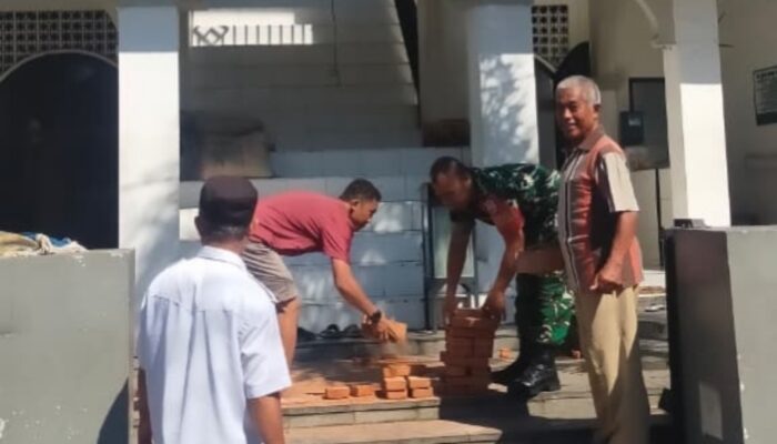 Sinergi Babinsa dan Warga Wujudkan Masjid Lebih Nyaman