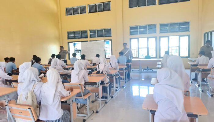Tumbuhkan Kesadaran Berlalulintas di Kalangan Pelajar Unit Kamsel Satlantas Polres Bima Kabupaten Sambangi SMK Pelita Harapan