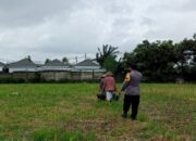 Tak Perlu Mahal, Bhabinkamtibmas Karang Bongkot Ajak Warga Mandiri Lewat Ketahanan Pangan di Lahan Sempit