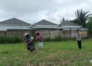 Bhabinkamtibmas Lombok Barat Edukasi Warga Optimalkan Lahan Tidur