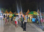 Babinsa dan Polisi Jaga Pasar Malam Tetap Aman