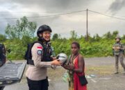 Hangatkan Hati Warga Nduga, Polwan Ops Damai Cartenz-2026 Bangun Kedekatan Melalui Aksi Humanis