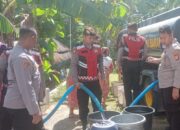 Polres Lombok Barat Pasok Air Bersih di Dataran Tinggi