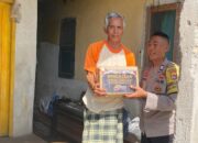 Hari Bhayangkara ke-80: Polres Lombok Barat Door to Door Bantu Sembako Warga