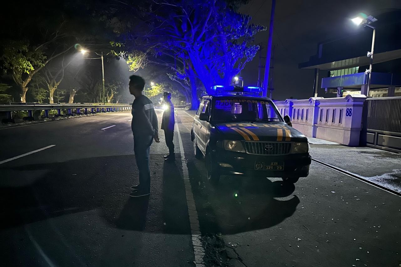 Jaga Kamtibmas Kondusif, Polsek Kuripan Gelar Patroli Blue Light Malam Hari
