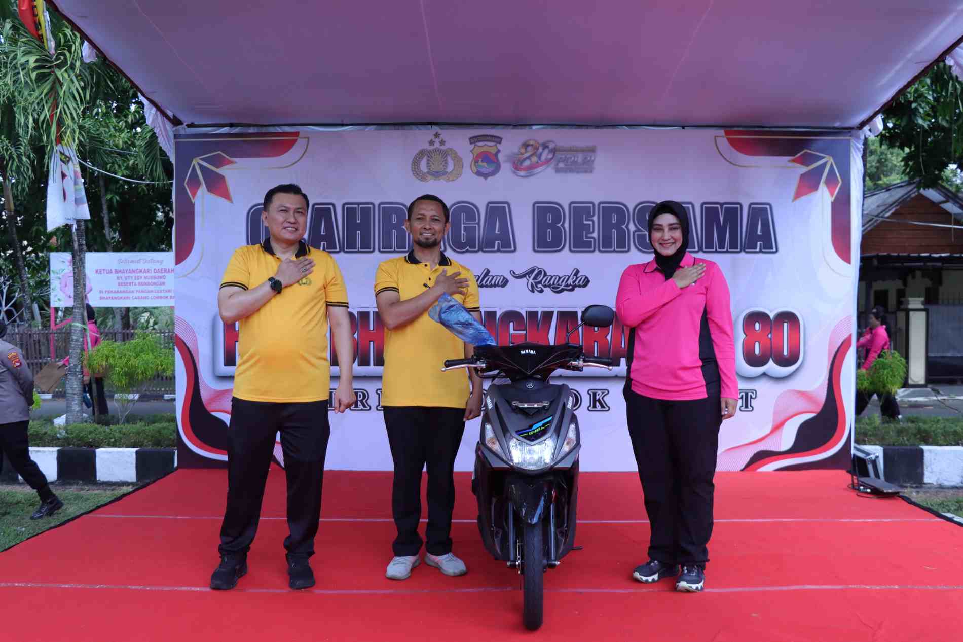 Meriah, Olahraga Bersama HUT Bhayangkara ke-80 di Polres Lombok Barat