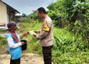 Dukung Kemandirian Pangan, Polsek Labuapi Bagikan Bibit Tanaman ke Warga Lombok Barat