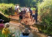 Babinsa dan Warga Bersatu Buka Irigasi, Wujudkan Manfaat Bendungan Meninting bagi Petani