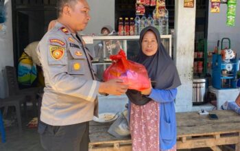 “Polisi Peduli”Jelang Puncak Hari Bhayangkara Ke-80, Polsek Bolo Polres Bima Kabupaten Menyantuni Lansia dan Anak Yatim