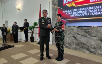 Dedikasi Babinsa Karang Bayan Diapresiasi dalam Peringatan HUT Polri Ke-80