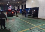 Pastikan Keamanan Arus Logistik, Polsek Pelabuhan Lembar Pantau Pemuatan Kapal Malam