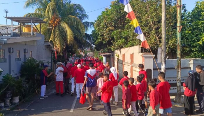 Jalan Sehat Warga Gunungsari Semarakkan HUT RI ke-81