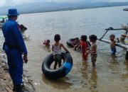 Memastikan Kenyamanan Masyarakat Yang Menikmati Liburan, Satpolairud Polres Bima Kabupaten Gelar Patroli Pengamanan Wisata di Pantai Kalaki