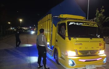 Pemeriksaan Intensif di Pelabuhan Lembar, Kepolisian Sisir Penumpang dan Kendaraan KM Mutiara Ferindo I